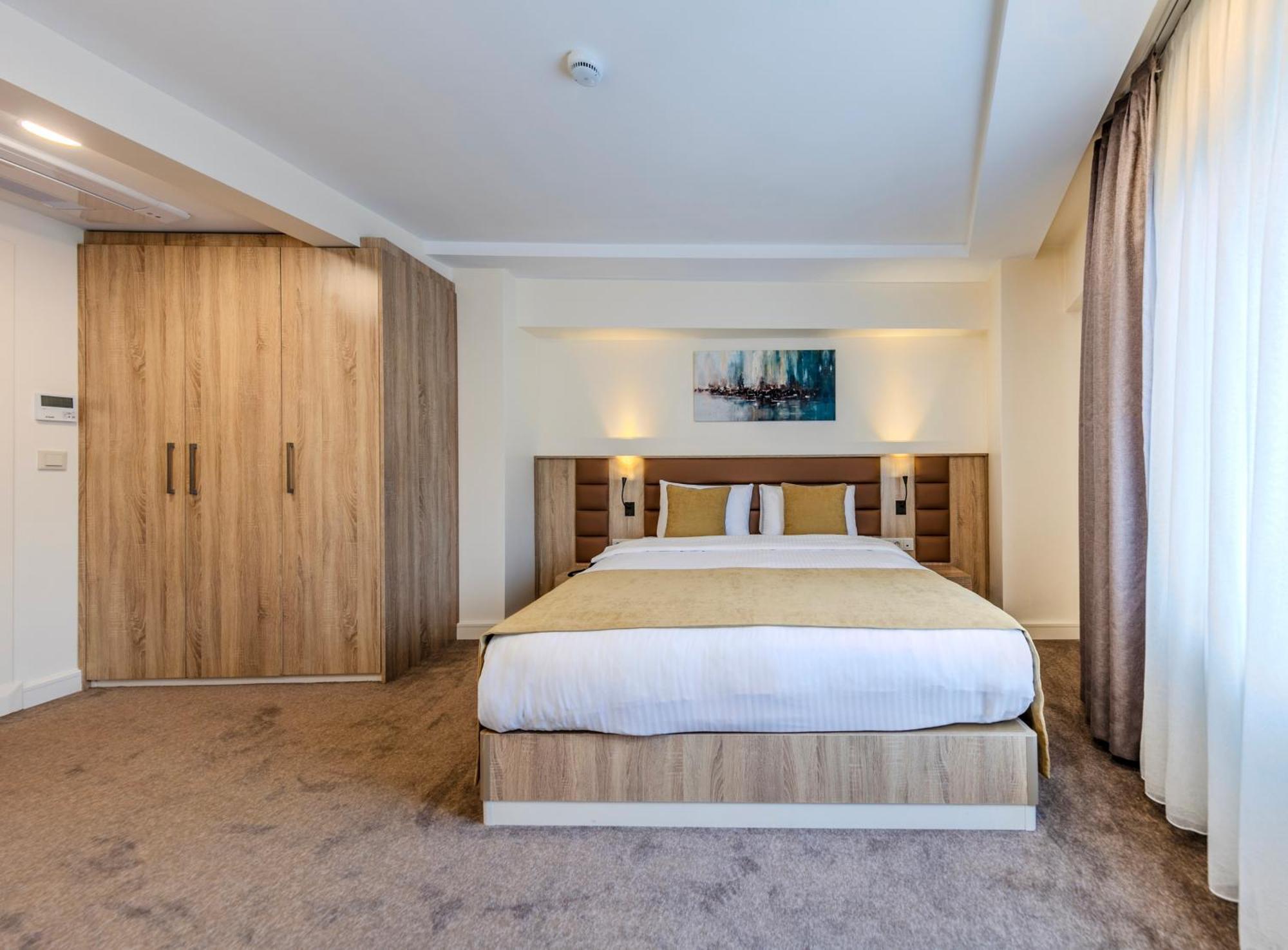 Roys Hotel & Suites Istanbul Exterior photo